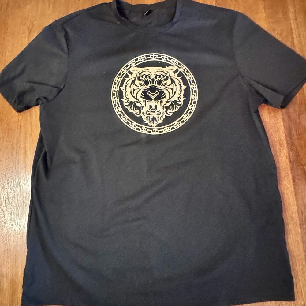 Manfinity XL Black Tiger Graphic Greek Key Print Short Sleeve T-Shirt